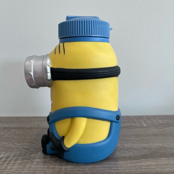 DESPICABLE ME 32oz MINOIN Mayhem Water bottle - Picture 3 of 5